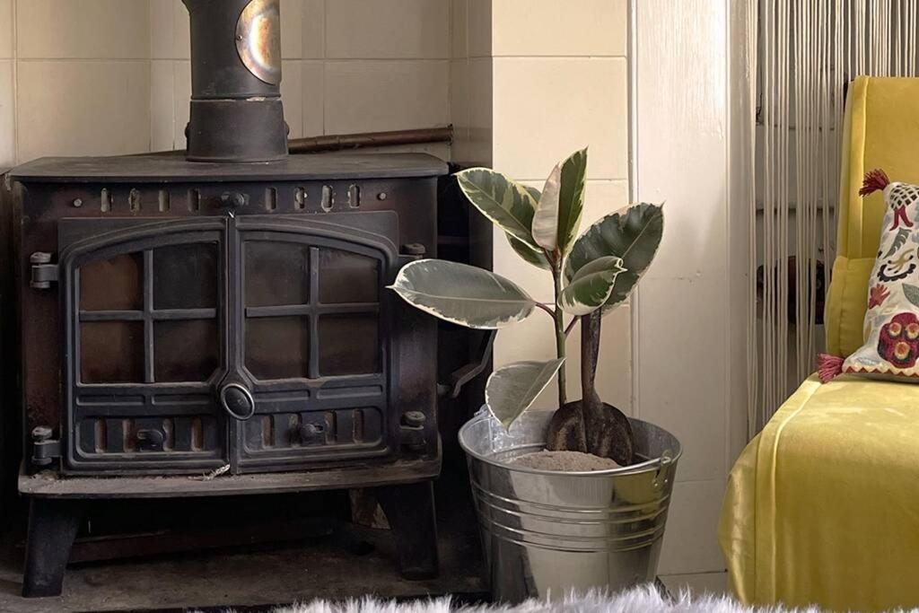 Cosy 2-Bedroom Family Cottage Centrally Located. Leedstown Екстериор снимка