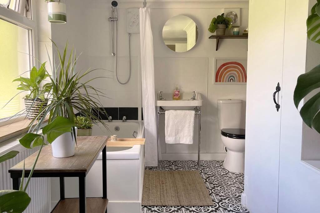 Cosy 2-Bedroom Family Cottage Centrally Located. Leedstown Екстериор снимка